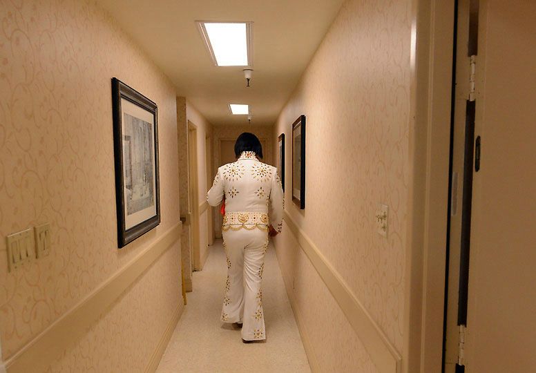John Gilpin as Elvis at Heritage Court